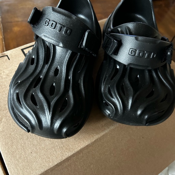 Goto sandal - Picture 2 of 3